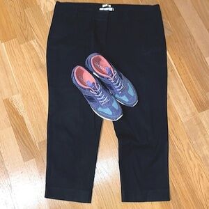 Old Navy capris, navy, side/back  pockets, button, hook, zip closures. 💙